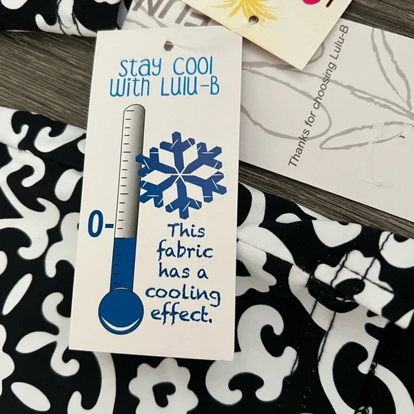 Lulu B UPF 50 Cooling Three Quarter Sleeve Top Black White Print NWT Size Small - Picture 9 of 9